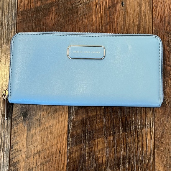 MARC JACOBS Leather Zip Around Clutch Wallet - Picture 3 of 9